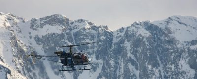 Le cirque enneigé du Cambre d'Aze survolé en hélicoptère