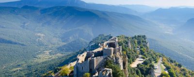 Citadelle de Peyrepertuse et les Corbières vues du ciel