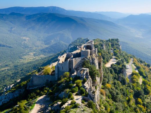 Citadelle de Peyrepertuse et les Corbières vues du ciel