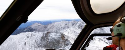 Vue depuis le cockpit pendant le survol du massif du Canigou