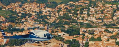 Collioure et son château royal survolés en hélicoptère sur la Côte Vermeille
