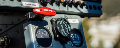 Commandes et instruments de l'hélicoptère lors d'un vol d'initiation