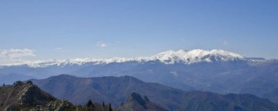 Crêtes du Balcon du Canigou et sommets enneigés vus du ciel