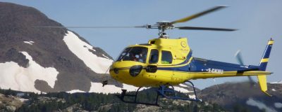 L'Écureuil F-GKMU d'Hélittoral en vol près du lac des Bouillouses