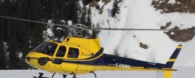 Hélicoptère Hélittoral posé sur la neige pendant le circuit Capcir