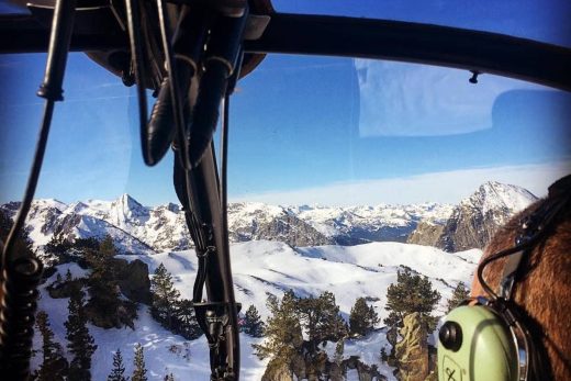 Les Pyrénées enneigées depuis le cockpit